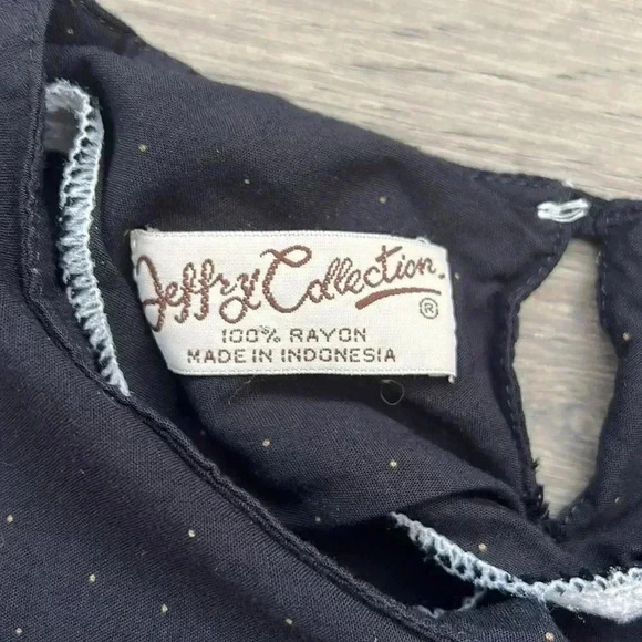 Jeffry Collection  | Vintage elephant short sleeve top - Picture 6 of 10